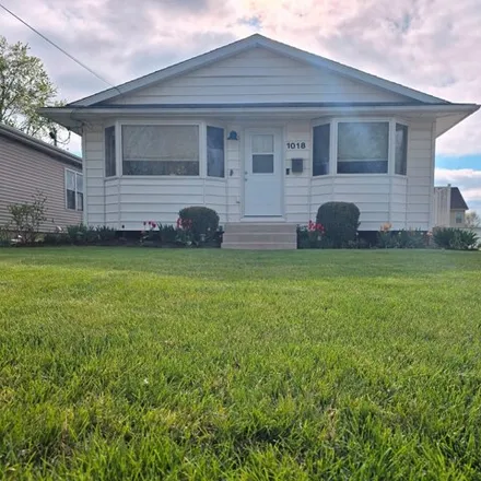 Buy this 3 bed house on 1032 Commercial Street in Sycamore, IL 60178