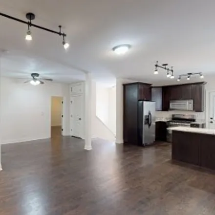 Rent this 3 bed apartment on #1s,933 West Agatite Avenue in Clarendon Park, Chicago