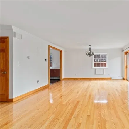Image 6 - 25-05 124th Street, New York, NY 11354, USA - House for sale
