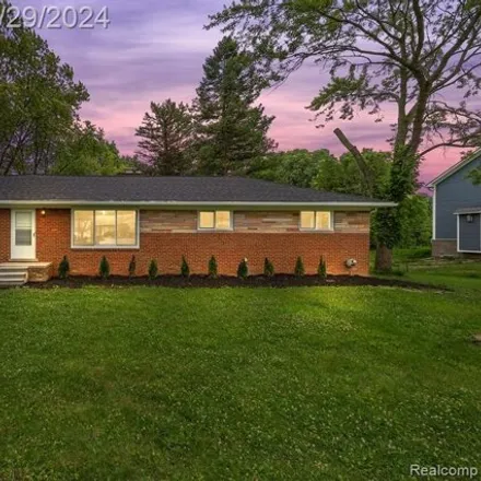 Buy this 3 bed house on 26198 Springfield Dr in Farmington Hills, Michigan