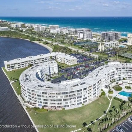 Buy this 1 bed condo on 2574 South Ocean Boulevard in Palm Beach, Palm Beach County