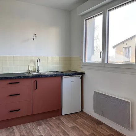 Rent this 1 bed apartment on 2 Rue Racine in 02400 Château-Thierry, France