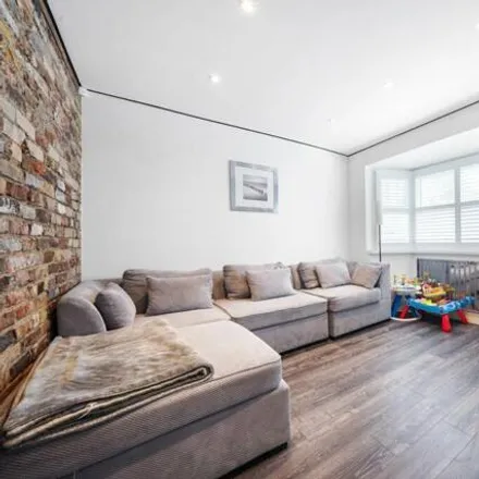 Image 5 - Tanner Street, London, IG11 8PA, United Kingdom - Townhouse for sale
