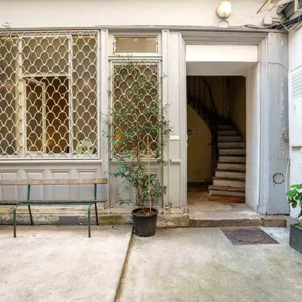 Image 2 - 15 Rue de l'Echiquier, 75010 Paris, France - Apartment for rent