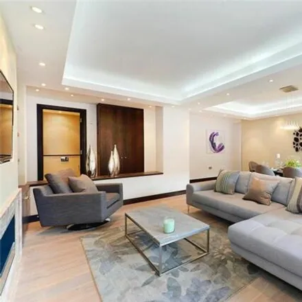 Rent this 3 bed apartment on Fursecroft in 130 George Street, London