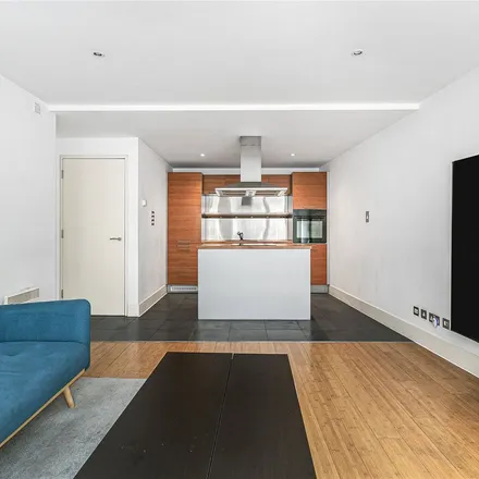 Rent this 1 bed apartment on Long Lane in London, N2 8JP