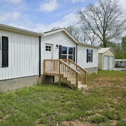 Buy this studio apartment on 725 West Spring Street in Sulphur Springs, Benton County