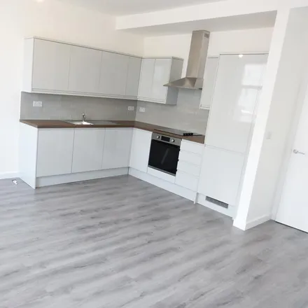 Rent this 2 bed apartment on Parkway Patisserie in North End Road, London