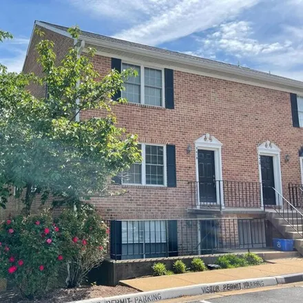 Rent this 3 bed house on 941 South Rolfe Street in Arlington, VA 22204