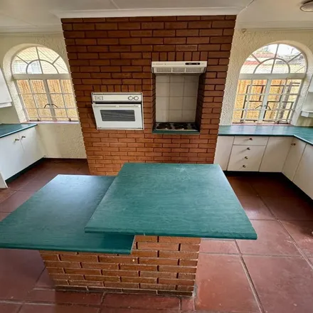 Rent this 3 bed apartment on Minnaar Street in Albertskroon, Johannesburg