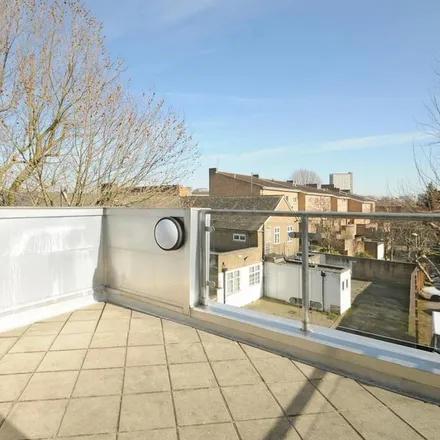 Rent this 2 bed apartment on St James's Road / Southwark Park Road in St James's Road, London