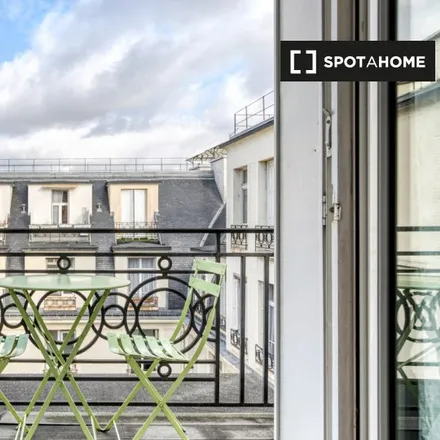 Image 6 - 6 Rue de Berri, 75008 Paris, France - Apartment for rent