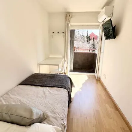 Image 2 - Calle de Carmen Montoya, 28029 Madrid, Spain - Apartment for rent