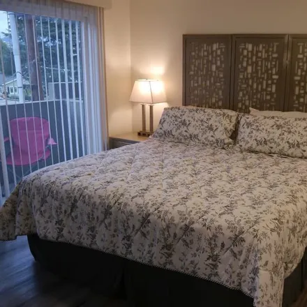 Rent this 2 bed apartment on Glendale