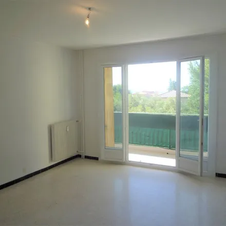 Rent this 3 bed apartment on 95 Rue General Michel Audeoud in 83000 Toulon, France