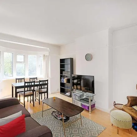 Image 5 - Kingswood Road, London, E11 1SQ, United Kingdom - Apartment for rent
