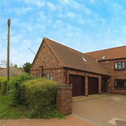 Buy this 5 bed house on North Street in Barmby on the Marsh, DN14 7HL