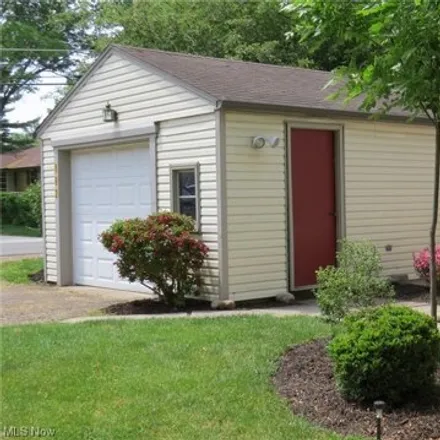 Image 2 - 32062 Grove Street, Avon Lake, OH 44012, USA - House for rent