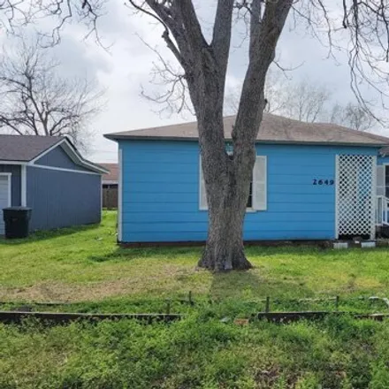 Buy this 2 bed house on 2719 Boyd Avenue in Groves, TX 77619