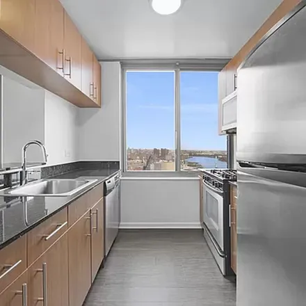 Rent this 2 bed apartment on 400 East 92nd Street in New York, NY 10128