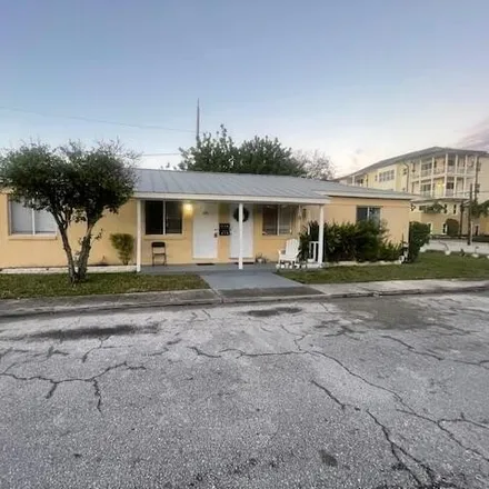 Rent this 2 bed house on 414 Metcalf Court in West Palm Beach, FL 33407