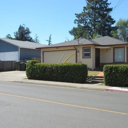 Buy this 2 bed house on 802 Walnut Ave in Ukiah, California