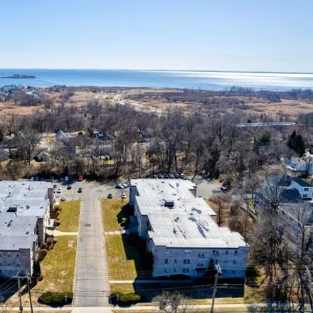 Buy this 1 bed condo on 300 Meadowside Road in Fort Trumbull, Milford