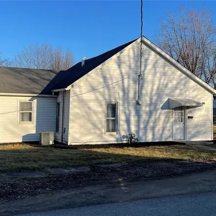 Buy this 3 bed house on 181 North 17th Street in Bowling Green, MO 63334