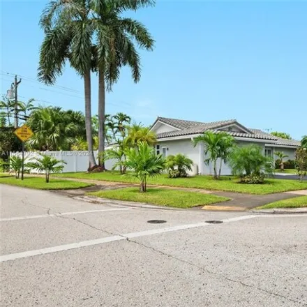 Image 2 - 21100 Highland Lakes Boulevard, Highland Lakes, Miami-Dade County, FL 33179, USA - House for rent