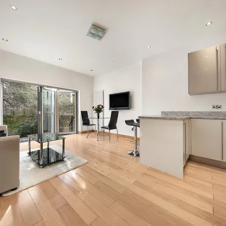 Rent this 1 bed condo on 75A Moore Park Rd in London SW6 2HH, UK