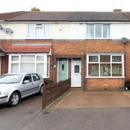 Buy this 2 bed townhouse on Applecroft Road in Luton, LU2 8AX