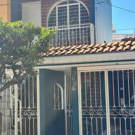 Rent this 3 bed house on Calle Isla Gorgona 3100 in López de Legazpi, 44950 Guadalajara