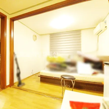 Rent this 2 bed apartment on 서울특별시 송파구 삼전동 177-8