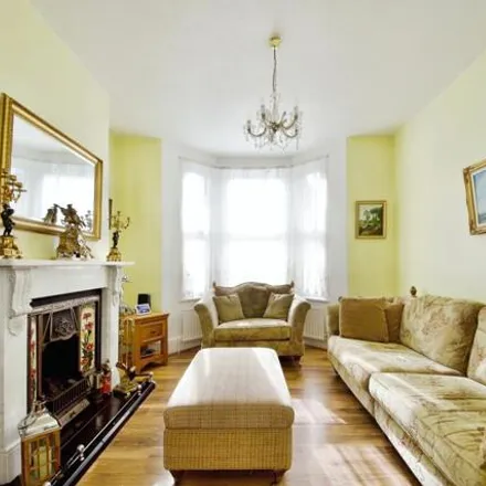 Image 2 - 284 Murchison Road, London, E10 6LY, United Kingdom - House for sale