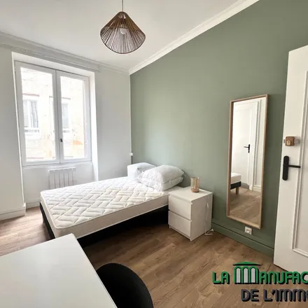 Rent this 5 bed apartment on Saint-Michel Campus in Rue Michelet, 42000 Saint-Étienne