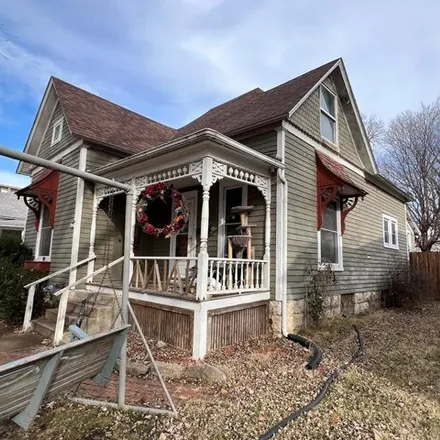 Buy this 5 bed house on 202 North Garfield Avenue in Chanute, KS 66720