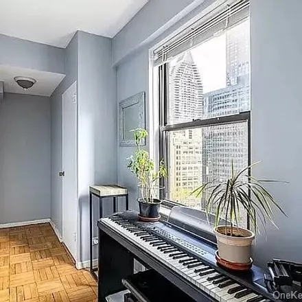 Image 4 - 234 East 46th Street, New York, NY 10017, USA - Condo for sale