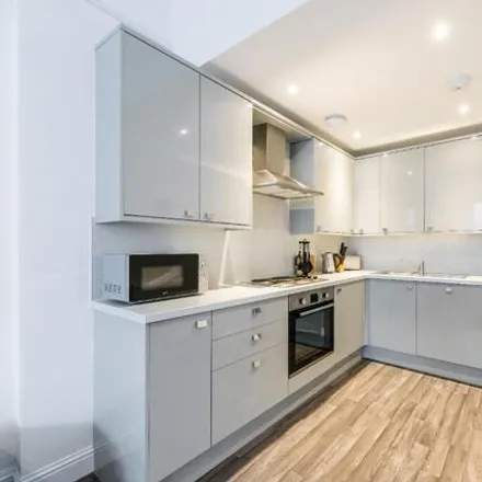 Rent this 3 bed apartment on Bruntsfield Avenue in City of Edinburgh, EH10 4EW