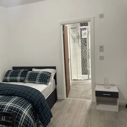 Image 3 - Roath, CF24 3HW, United Kingdom - Apartment for rent