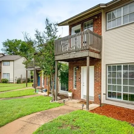 Image 2 - 1815 River Crossing Circle, Austin, TX 78741, USA - Townhouse for rent