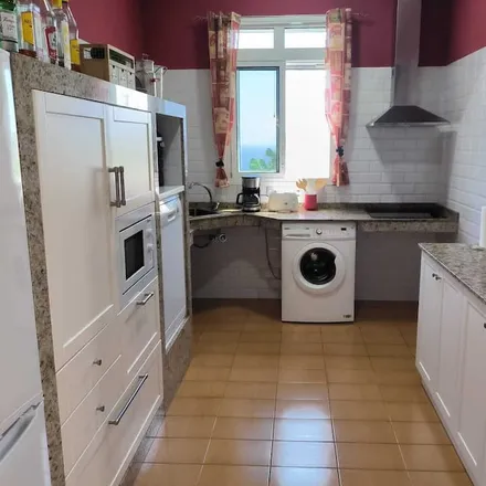 Rent this 3 bed townhouse on Arucas in Las Palmas, Spain