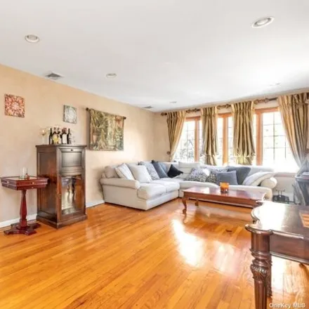 Image 5 - 14-42 164th Street, New York, NY 11357, USA - House for sale