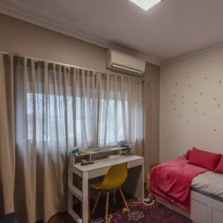 Rent this 7 bed room on Avenida de Fernão de Magalhães in 4350-161 Porto, Portugal