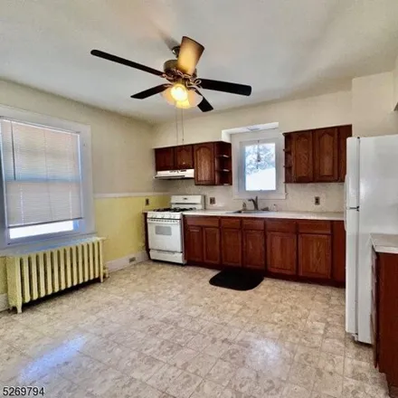 Image 2 - 588 Spruce Avenue, Garwood, Union County, NJ 07027, USA - Apartment for rent