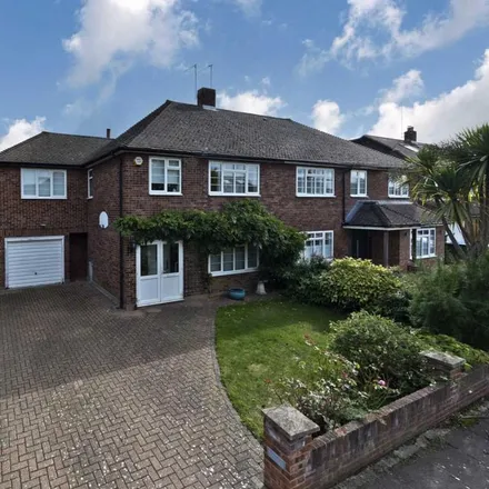 Rent this 4 bed duplex on Sterry Drive in Elmbridge, KT7 0YL