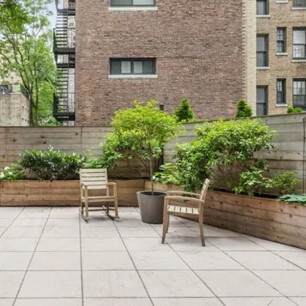 Image 4 - 69 W 9th St Unit 2GH, New York, 10011 - Apartment for sale