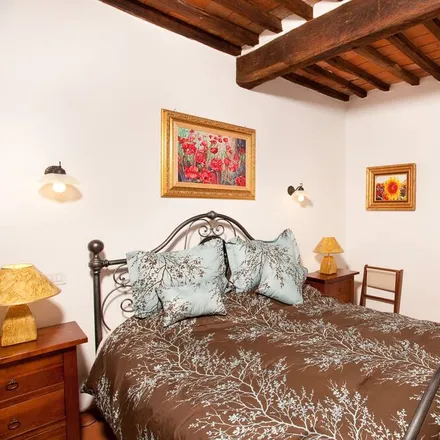 Rent this 2 bed house on Arezzo