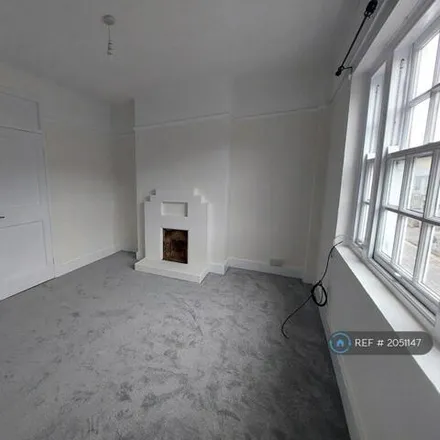Image 3 - Laurenco's, Castle Street, High Wycombe, HP13 6LJ, United Kingdom - Apartment for rent