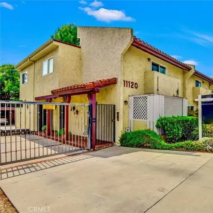 Image 1 - 11162 Moorpark Street, Los Angeles, CA 91602, USA - Townhouse for sale