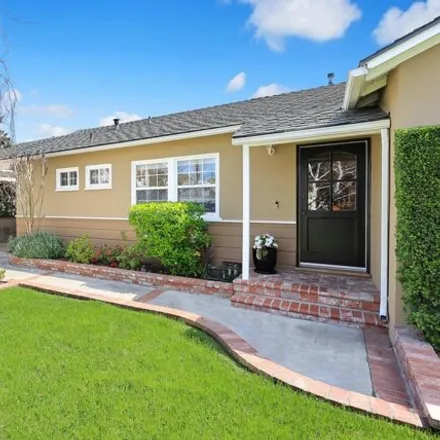 Image 2 - 622 Brown Drive, Burbank, CA 91504, USA - House for sale